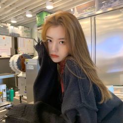 -V8潮牌·接发烫染连锁