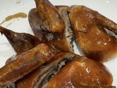 金牌脆皮乳鸽-万龙洲海鲜(大兴绿地缤纷城店)