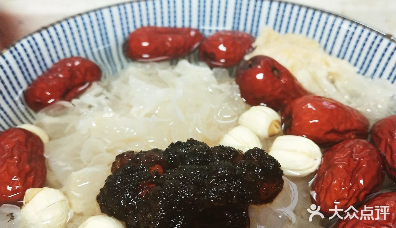 想要变得美美的，就喝碗“桃胶银耳羹”吧！