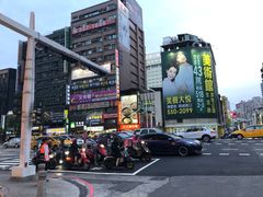 -六合夜市