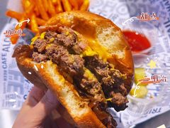 -TRIPS BURGER(大钟寺店)