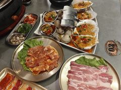 -围炉肉舍•炭烤活鳗•丹东海鲜烤肉(步行街店)