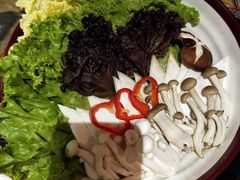 -老牌坊云南鱼豆花火锅(爱建店)