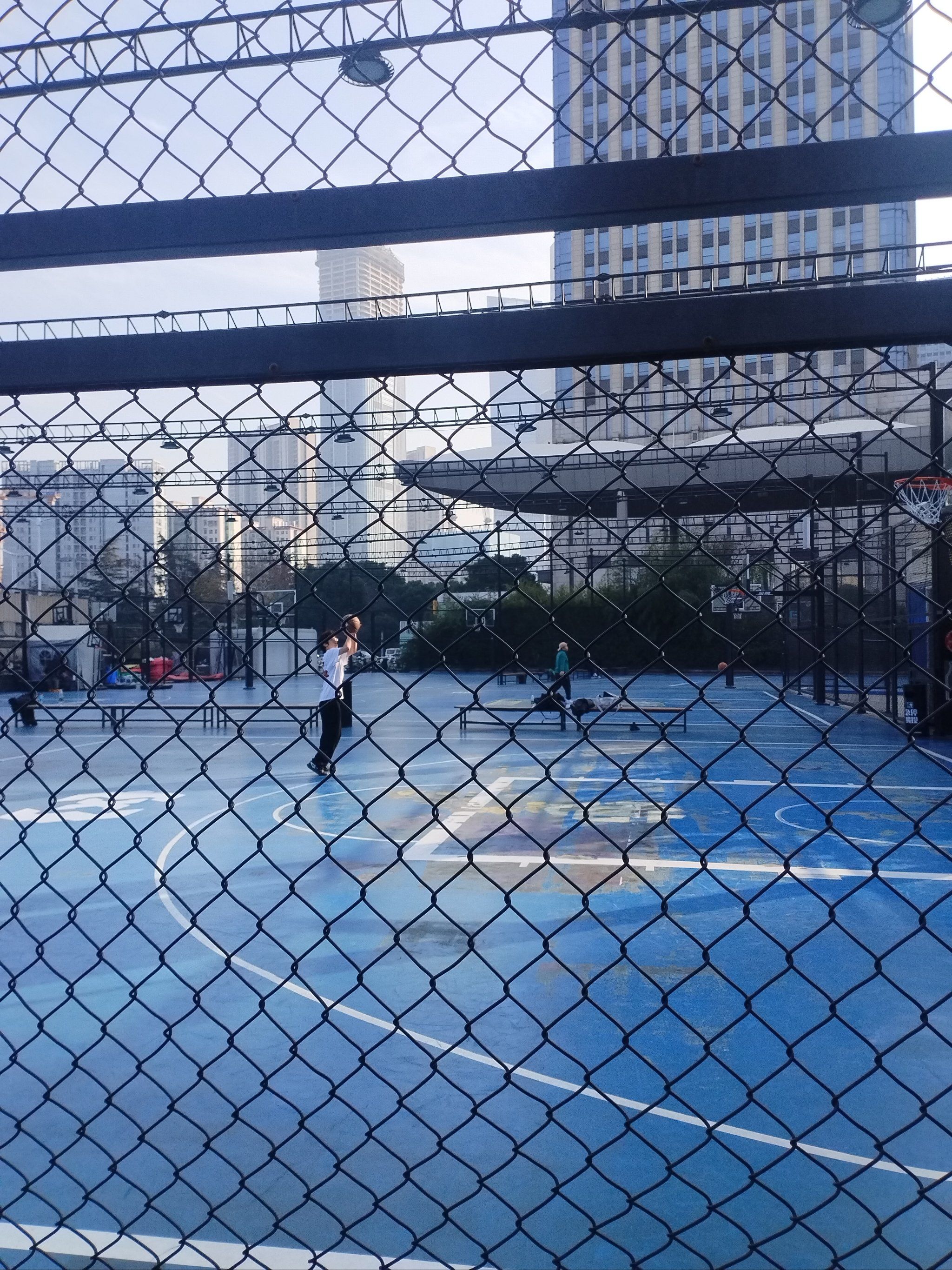 勇敢冲刺 篮球场