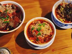 聪明的大脑-炉小二铜锅牛蛙•川湘菜(三里屯店)