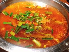 -野山舂·贵州现舂酸汤火锅(鸿通城店)