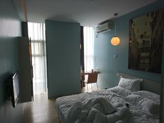 -卡罗酒店(东门晒布地铁站店)