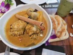 -Chom Cafe and Restaurant