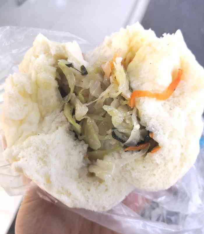 九龙王大包(彭山店)-"现在很多地方卖大包子馒头都是机器包,很少.