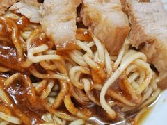 -松树干拌面店