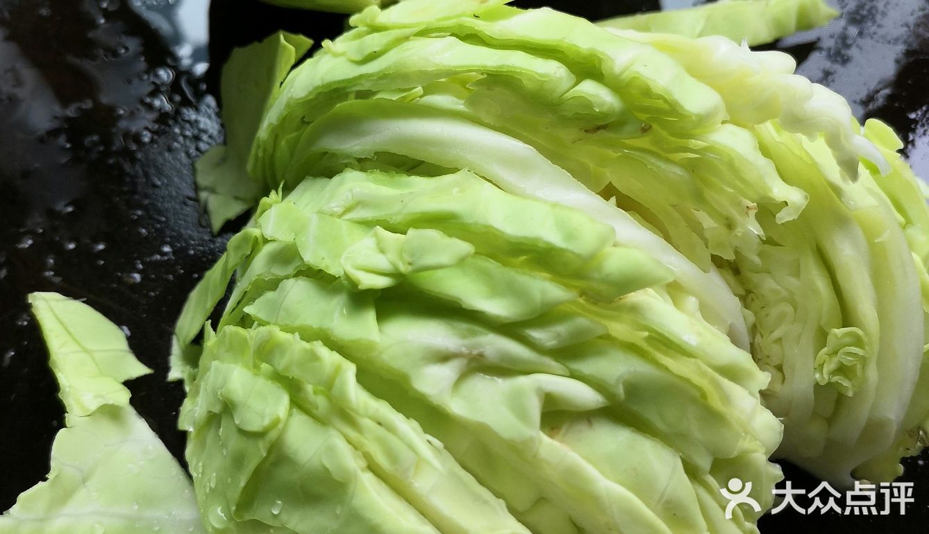 牛心菜搭配自制鲜肉小丸子，简单容易做