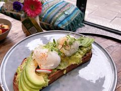 牛油果温泉蛋吐司-O'mills Sourdough Bakery&Bistro(永嘉路店)