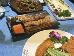 -香巴拉云南餐厅(华莱坞店)