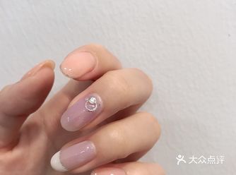 爱美的女生怎么能错过做美甲，夏天手指甲和脚指甲都要美