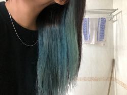 -天下皇剪新潇洒美容美发