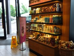 零售区-星巴克臻选(莘庄仲盛店)