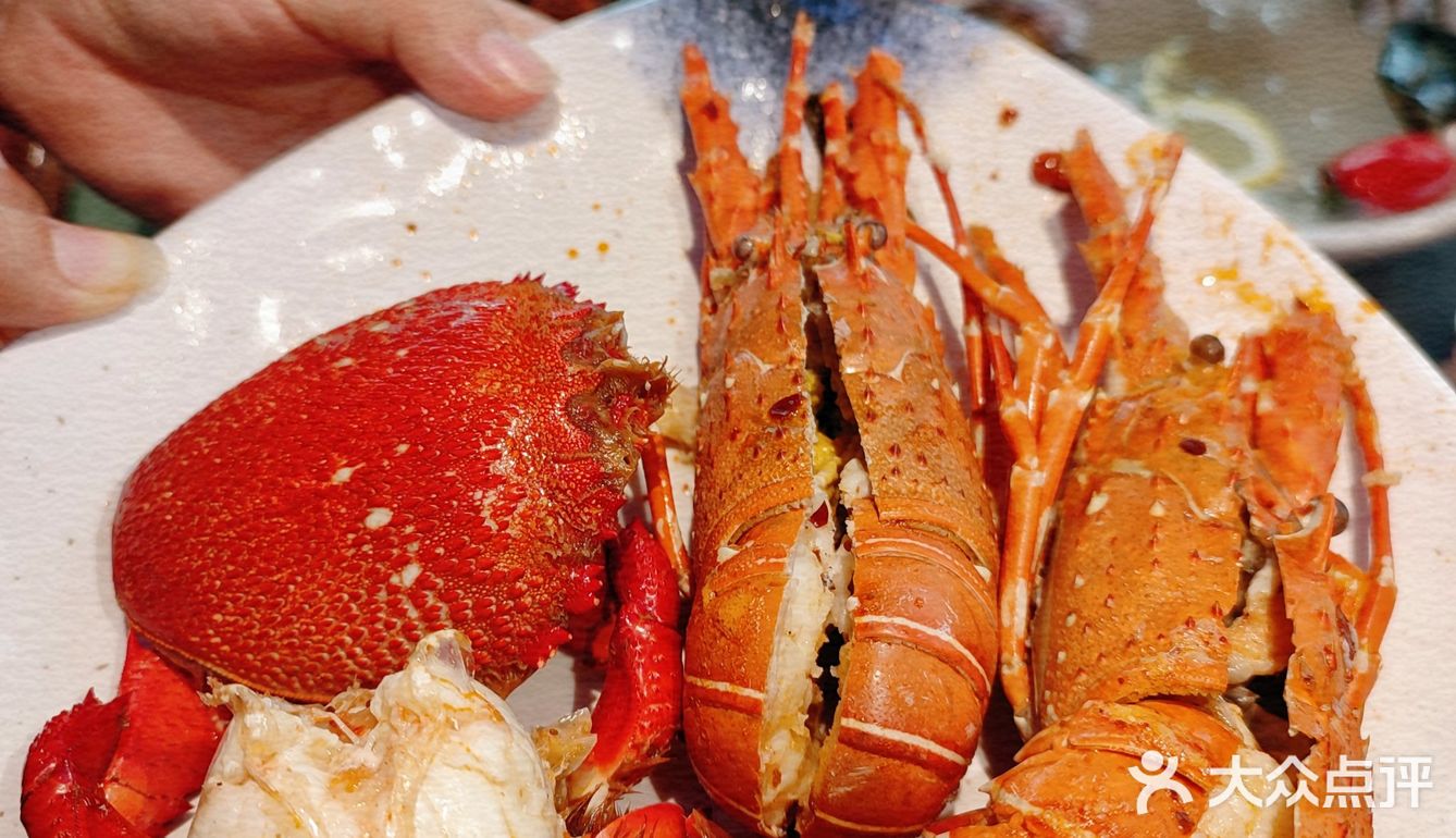 拔草[拔草]又一家海鲜自助新贵“采极鲜”[愉快]