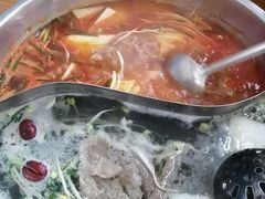 -苗伯妈酸汤火锅