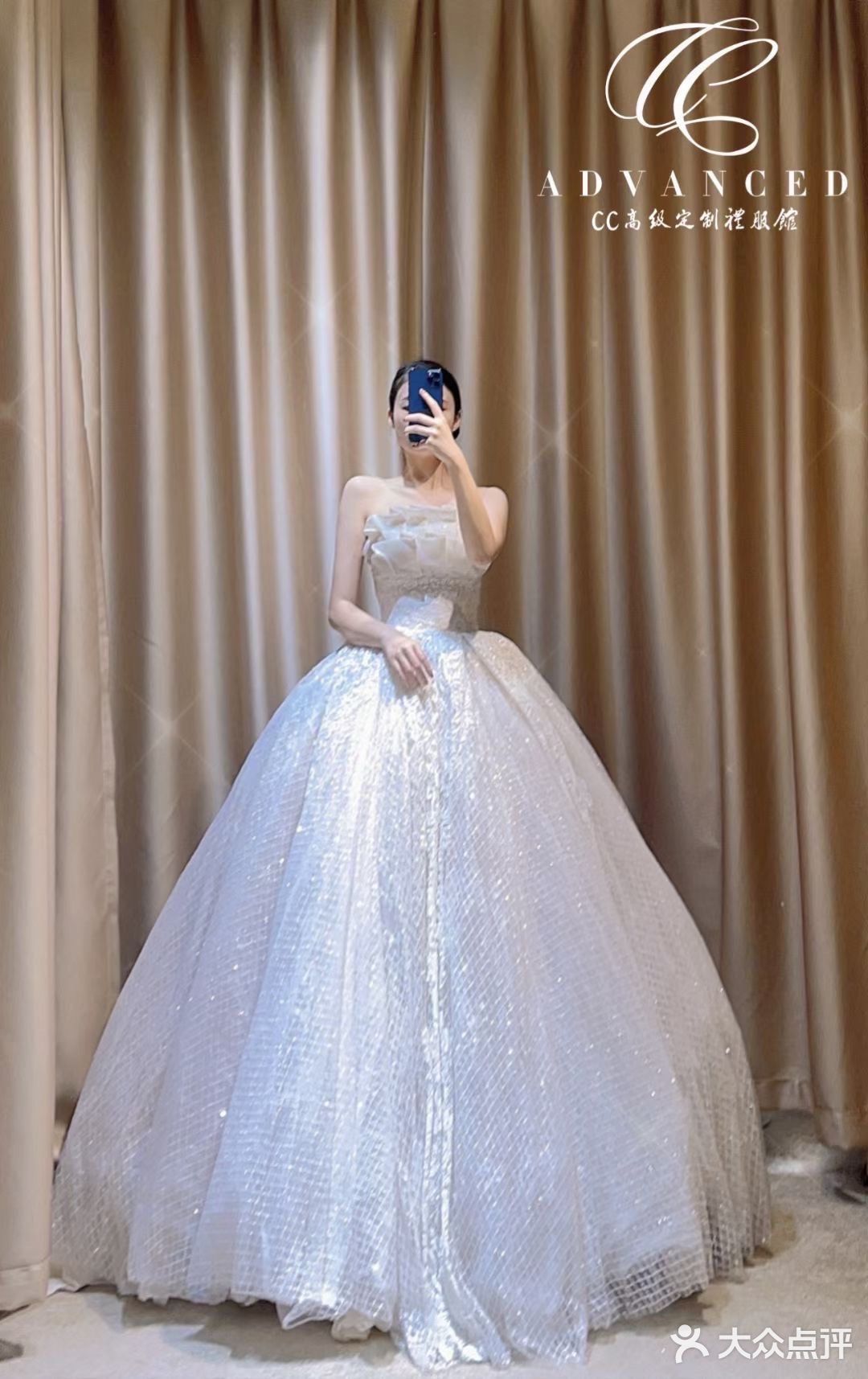 每个女孩都对自己穿上婚纱的样子
充满各种美好幻想..☁