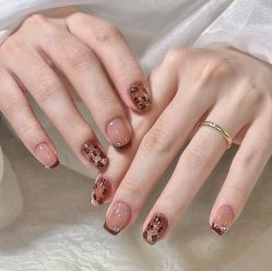 -纤纤玉手美甲美睫美容