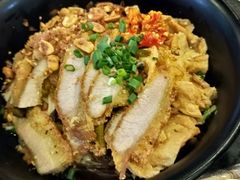 锅烧螺蛳粉-怂猫抓子·成都冒烤鸭