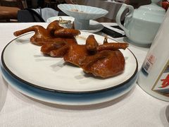 玻璃皮润烧乳鸽皇-北京厨房(SKP店)