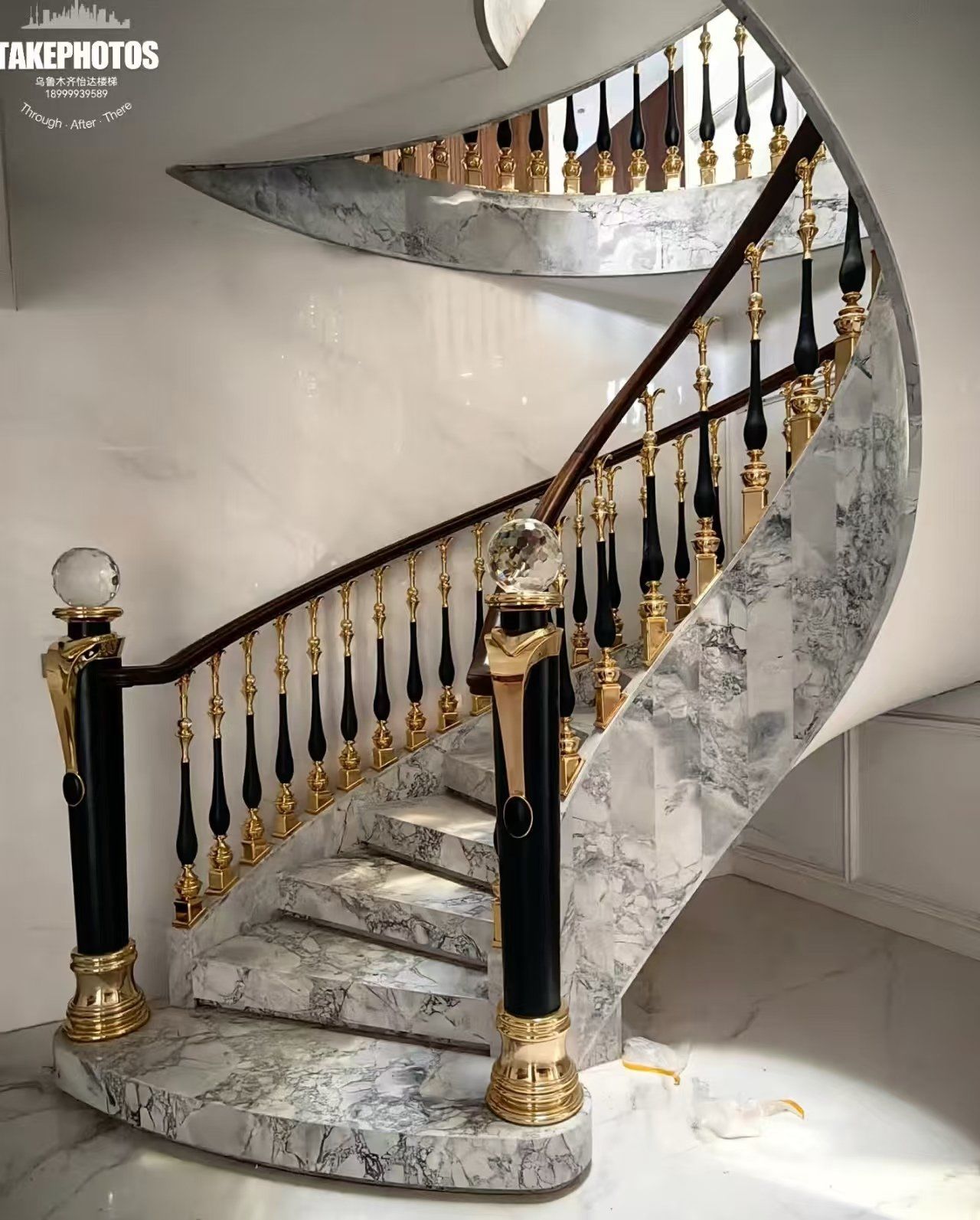 弧形楼梯的艺术魅力