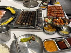 -山野的朋友露营炭火烤肉