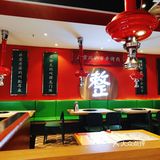 7点多到的还要等位，生意特别好，座无虚席
