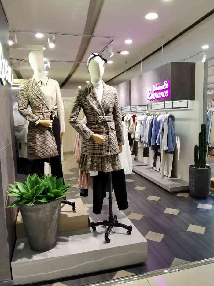 roem专柜-"roem的衣服属于那种特别淑女又偏少女的."-大众点评移动版