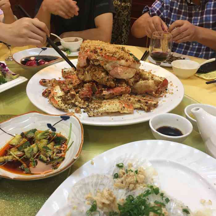 南京东骏海鲜酒家-"服务有点跟不上,地上水也没拖干净,感觉比.