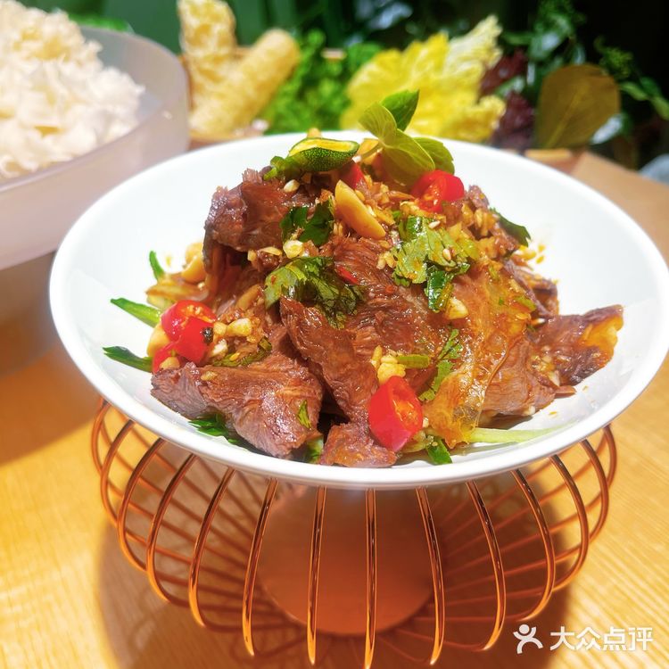 东门的宝藏“椰子鸡”，椰香满满鸡肉来一碗