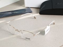 -目艮眼镜SHOWROOM(品牌集合店)