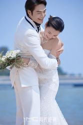 -现代经典婚纱摄影