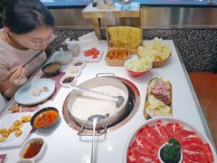 -洪氏嗨捞·猪肚鸡火锅(阳光天地店)