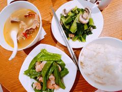 -爱的果实月嫂育婴师(世纪东方店)