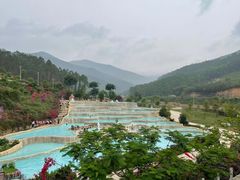 -十万大山布透温泉