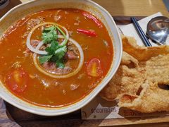 海鲜冬阴功河粉-HELLO 27 意面·沙拉·帕尼尼