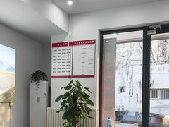 -北亚国超特斯拉授权钣喷中心