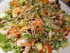 鲜虾三文鱼牛油果沙拉-松子料理(白家庄店)