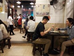 等位区-伍湛记 · 广州老字号(龙津中路店)
