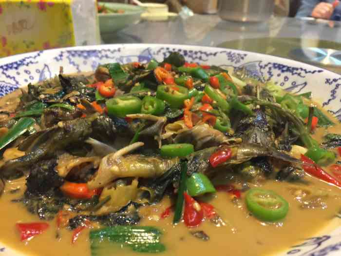 衢味人家土菜馆(体育场路店)-"[薄荷]环境:我觉得一般,店面不大,装修.