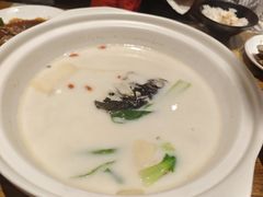-泉畔人家·老济南经典鲁菜(大明湖店)