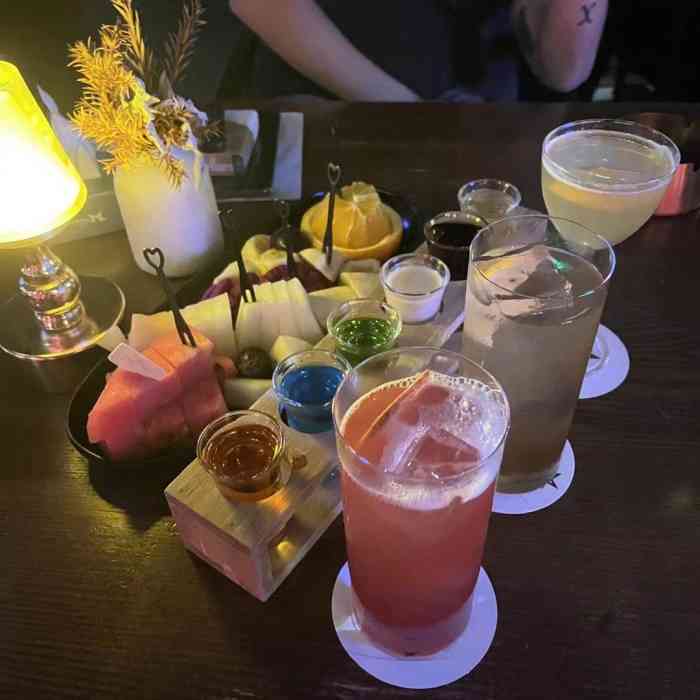 mimosa lounge-"哈哈哈,没错,我又来了,说好的要把酒单上.