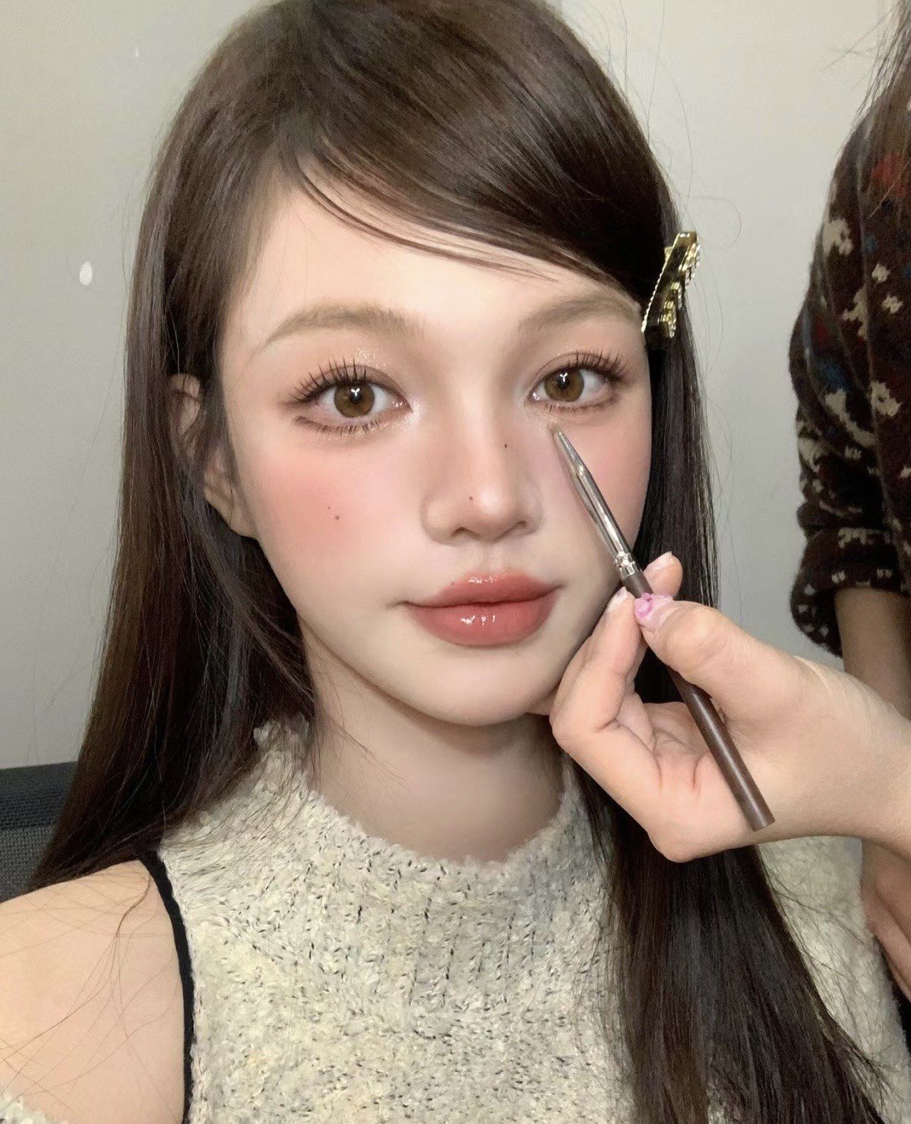 斜刘海上镜好减龄!