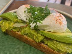 牛油果温泉蛋吐司-O'mills Sourdough Bakery&Bistro(永嘉路店)