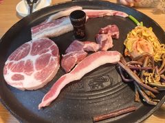 -江南猪肉商会无限续吃(弘大店)