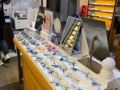 -优医视平价眼镜蔡司依视路折扣工厂店(十里堡店)