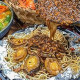 南京最好吃的鲍鱼拌面!我愿意再吃100次!胖也认了!