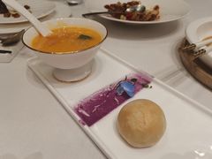 杨枝甘露配鲜肉酥-富淳饭店(世纪公园店)